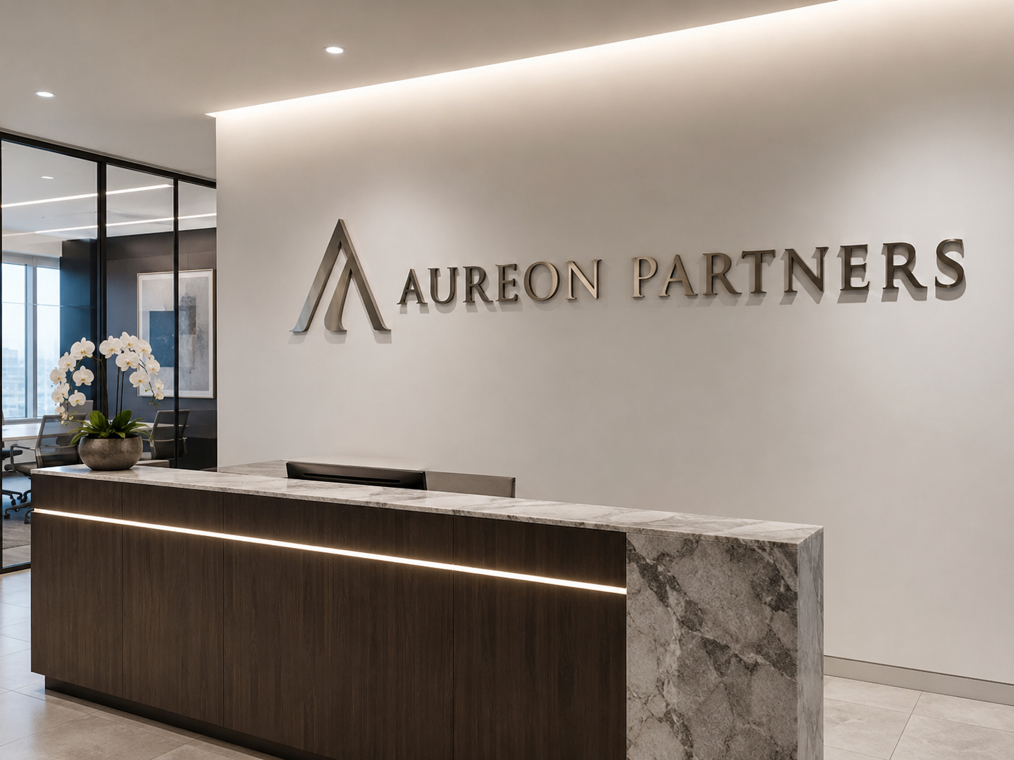 Empfangsbereich mit Marmor-Tresen, Orchideen und Wandlogo "Aureon Partners" in eleganter, moderner Büroatmosphäre