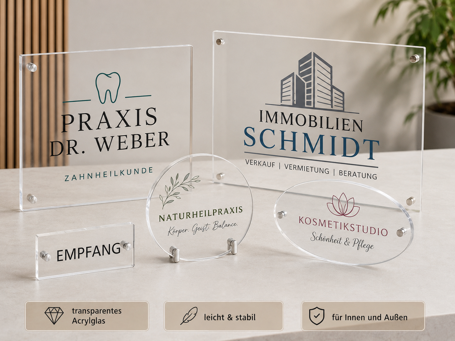Acrylglas-Schilder für Praxis, Immobilienbüro, Naturheilpraxis, Kosmetikstudio und Empfang auf Tisch